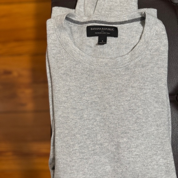 Men’s Gray Crewneck Sweater (Small) - Premium Luxe Yarn | Banana Republic - Picture 1 of 10